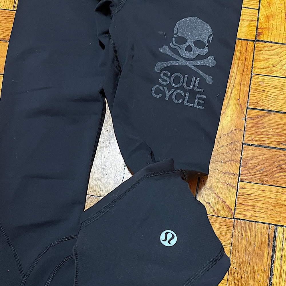 LULULEMON X SOUL CYCLE skull leggings 6